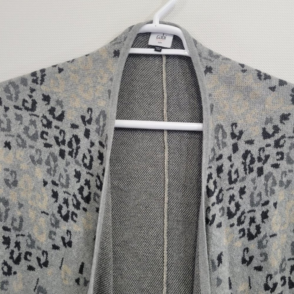 CAbi Gigi Gray Tan Leopard Cape Wrap Shawl Animal Print - Picture 5 of 11